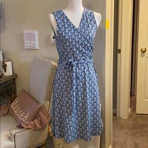 Sleeveless v-neck dress